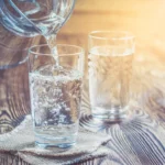 Korekta chemiczna wody: na czym polega i kiedy jest konieczna (ilustracja wygenerowana z pomocą AI)