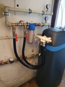 Water system with a mechanical filter and pressure gauges, a MICHLOR installation