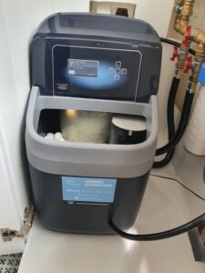Water system with a mechanical filter and pressure gauges, a MICHLOR installation