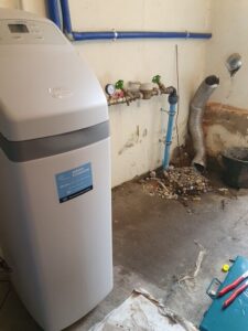 Water system with a mechanical filter and pressure gauges, a MICHLOR installation