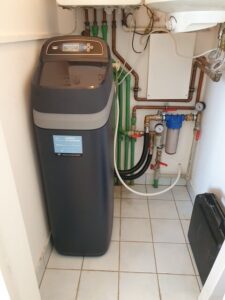 Water system with a mechanical filter and pressure gauges, a MICHLOR installation