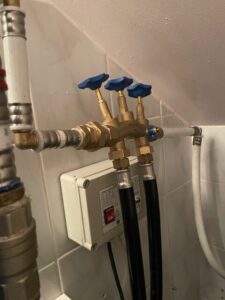EcoWater softener connected to a system with a pressure vessel, installed by MICHLOR